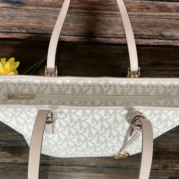 Michael Kors jet set light blush tote bag in cream with light blush trim! - Picture 7 of 8